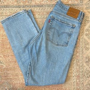 Levi’s Wedgie Straight light wash jeans